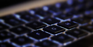Leia mais sobre o artigo 12 Impactos da tecnologia no mercado de trabalho e na educação