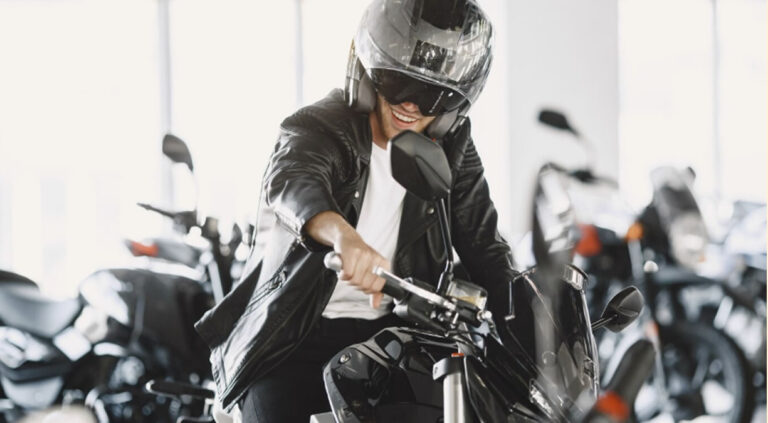 Posso parcelar uma moto no cartão de crédito?